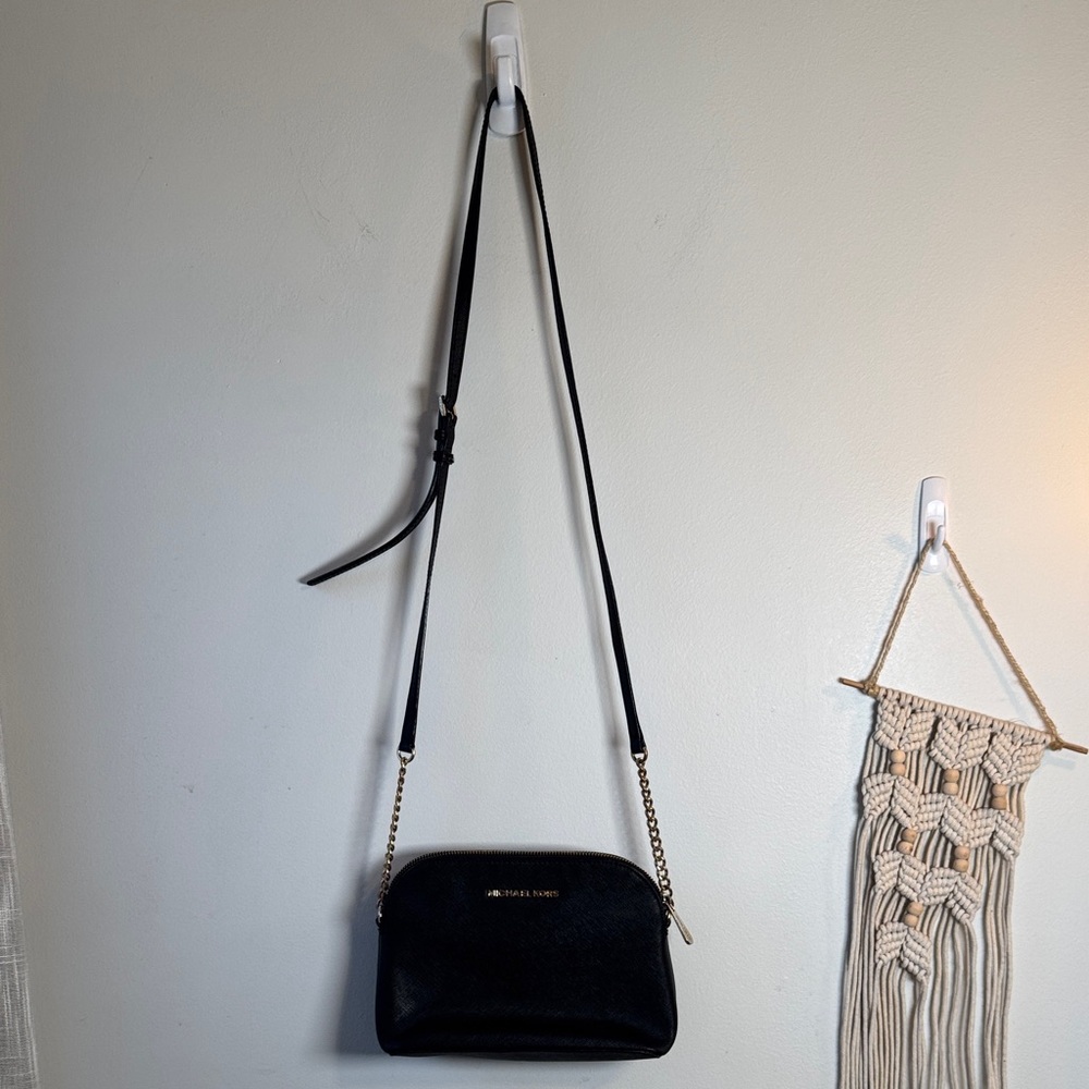Michael Kors Elegant Black Cindy Dome Crossbody Bag